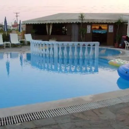 Alexis Pool Szidári